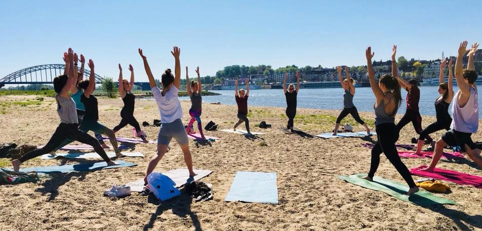 Yoga aan de Waal