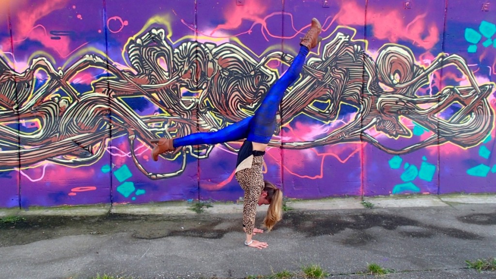 Handstand Sandra Botman